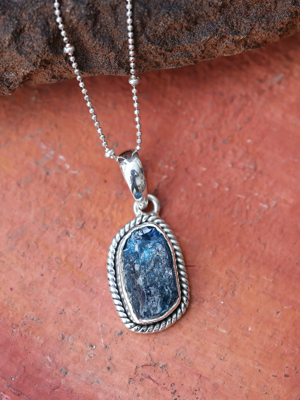 Veldt Pendant