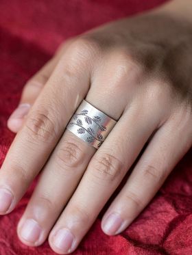 Laurel Stamp Ring