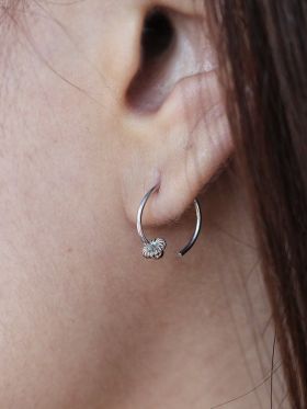 Star Gooseberry Close-Hoop Earring