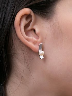 Pearl Wave Studs