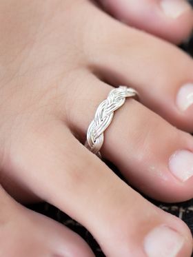 Twist Toe Ring