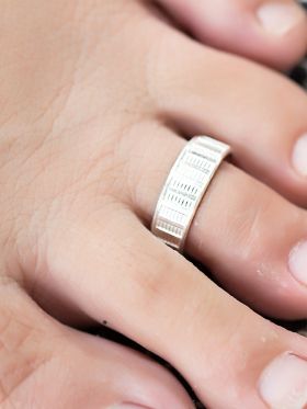 Columns Toe Ring