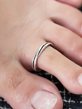 Crossover Toe Ring