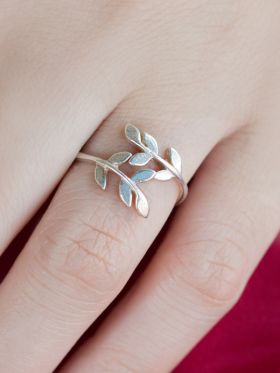 Laurel Wreath Ring