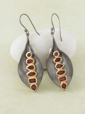 GARNET STREAM EARRINGS
