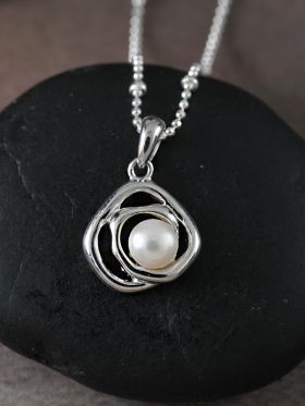 Cachet Pendant