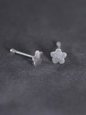 Daisy Studs