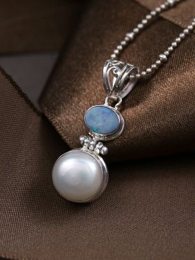 Claris Pendant