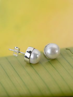 Lunette Studs
