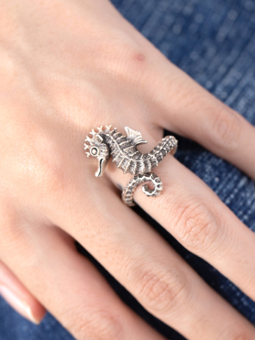 Seahorse 
Ring