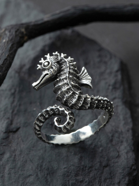 Seahorse 
Ring
