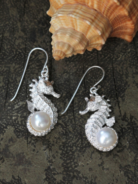 Seahorse Pearl Earring