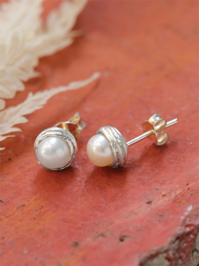 Coiled Pearl Stud