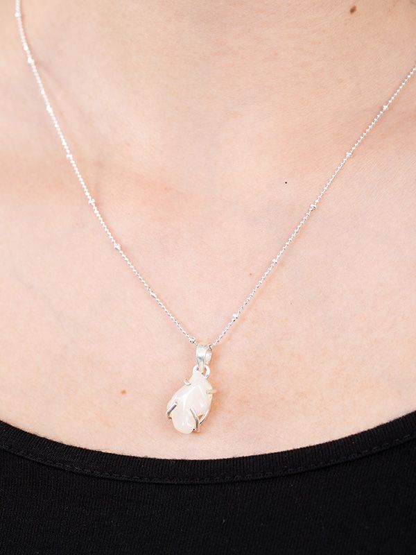 Velya Pendant