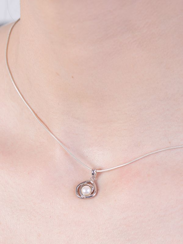 Cachet Pendant