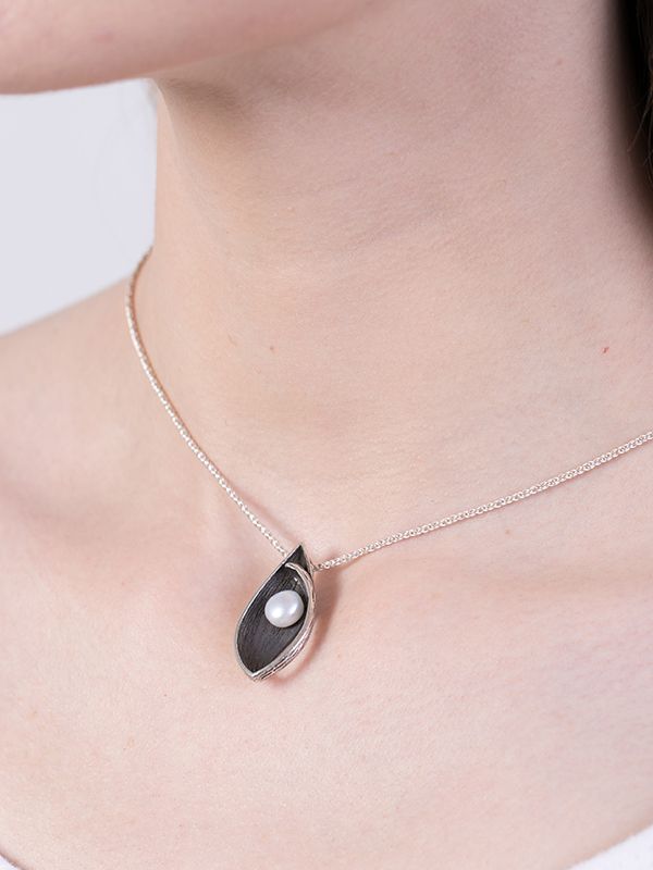 Ionia Pendant