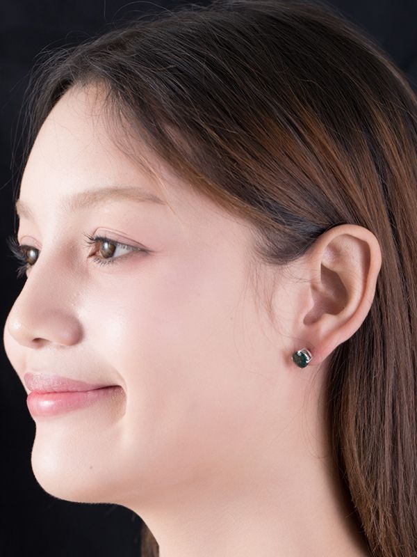 Caracas Studs