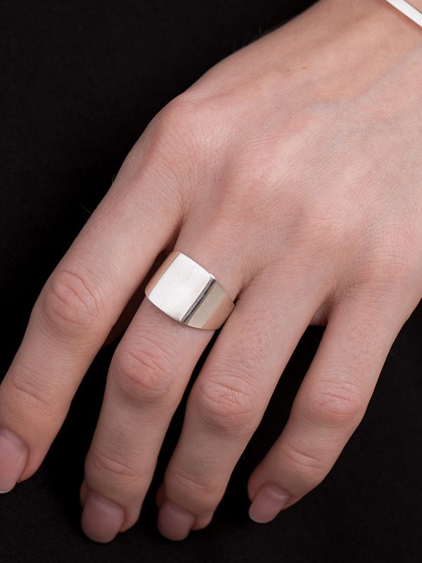 Simple Ring