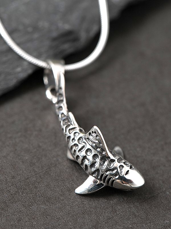 Mako Pendant