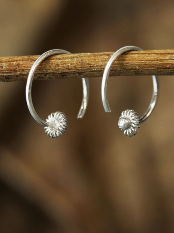 Star Gooseberry Close-Hoop Earring