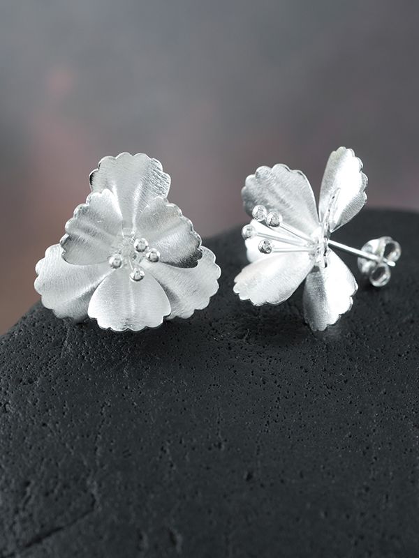 Assaye Studs