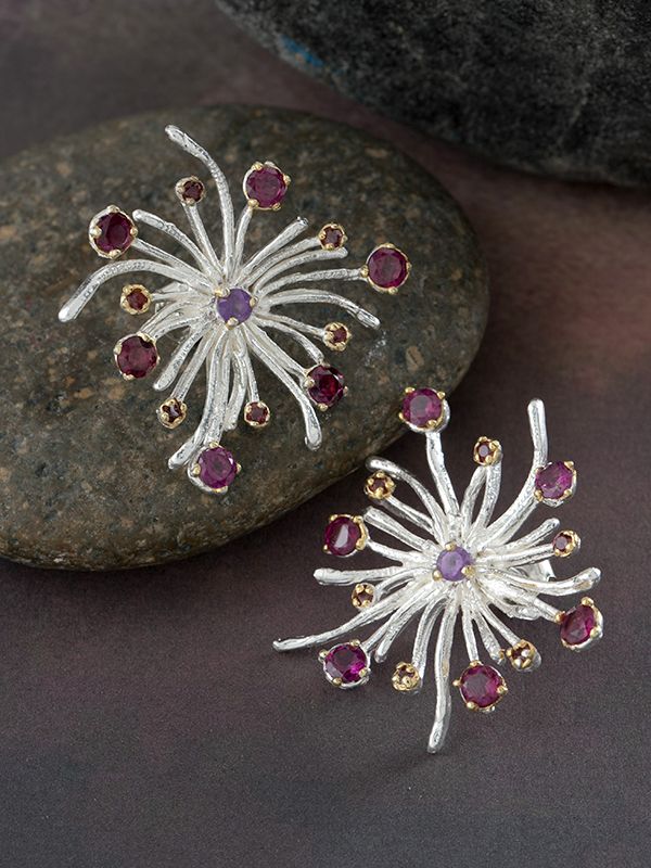Red Nova Studs