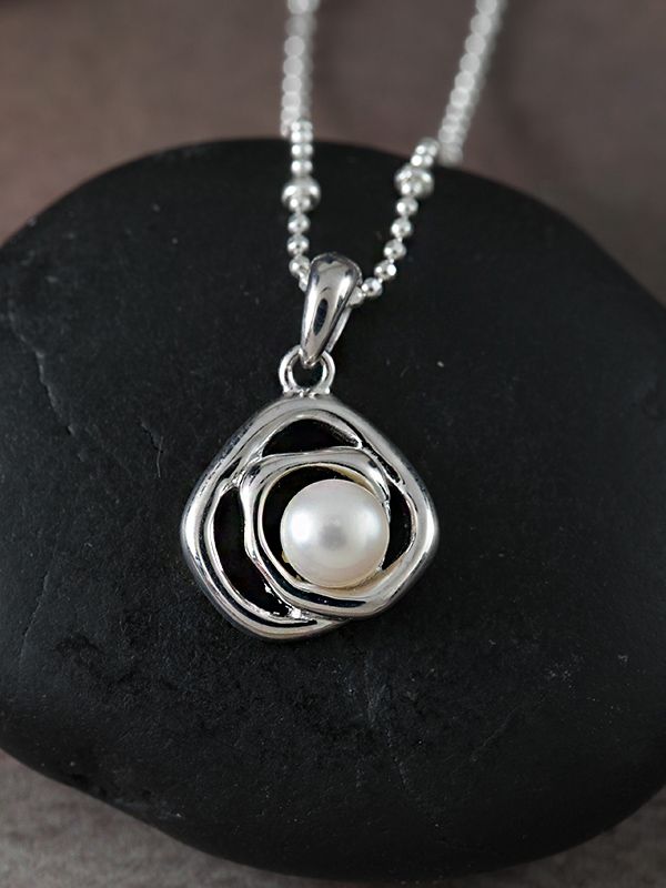 Cachet Pendant