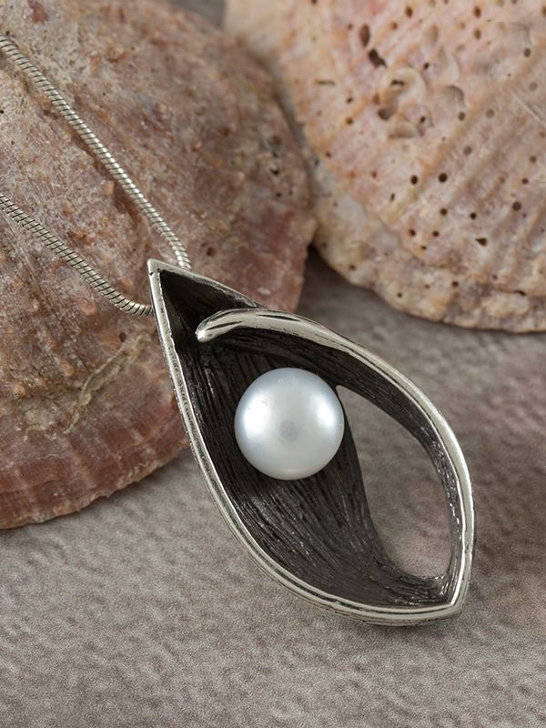 Ionia Pendant