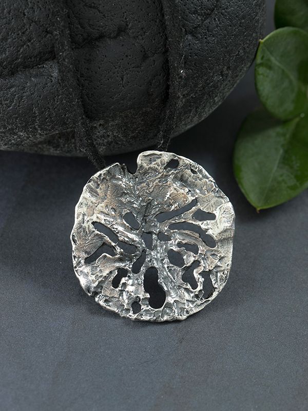 Pella Pendant