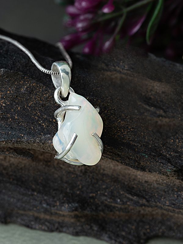 Velya Pendant