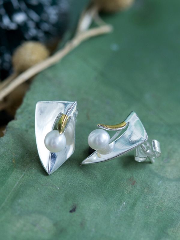 Pearl Pyramid Stud