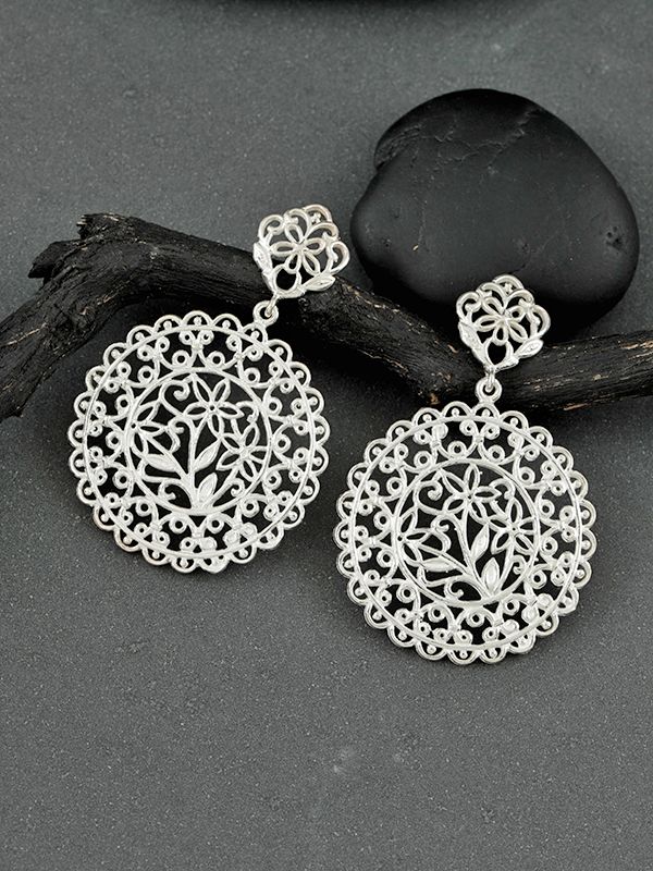 Lacehouse Studs