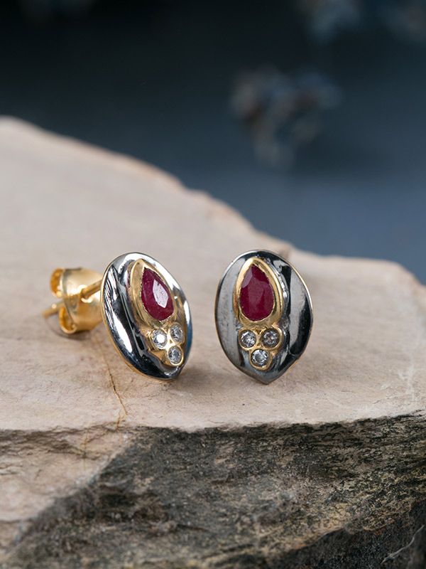 Tirith Studs